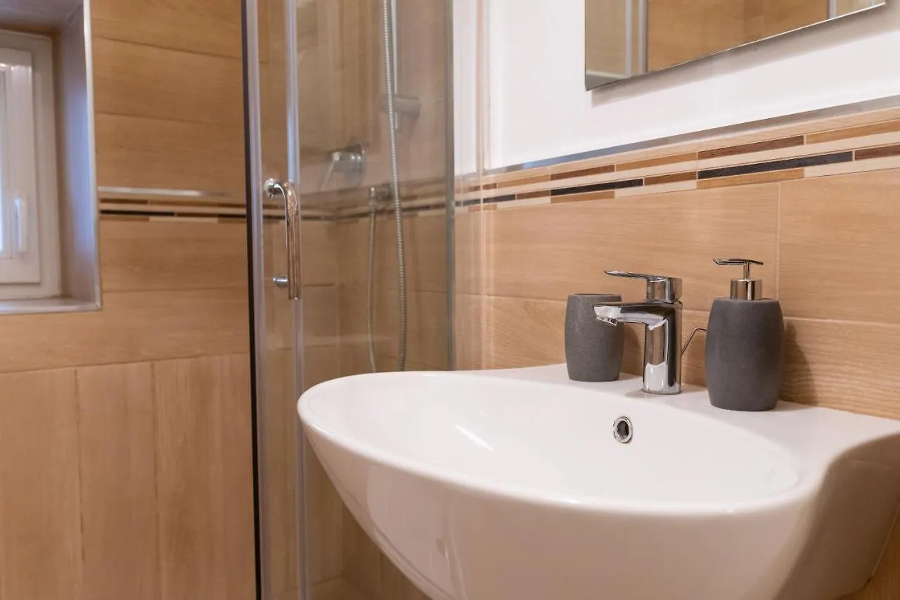 Four Luxury Apartment Palermo 0*,
